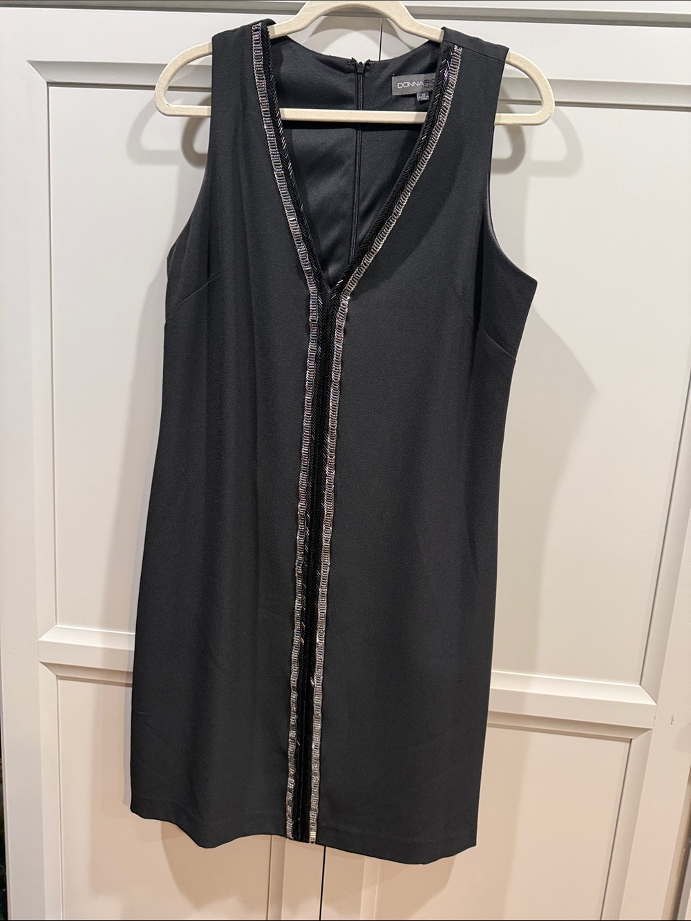 Donna Ricco Black Sleeveless V-Neck Embellished Sheath Cocktail Dress - Size 12